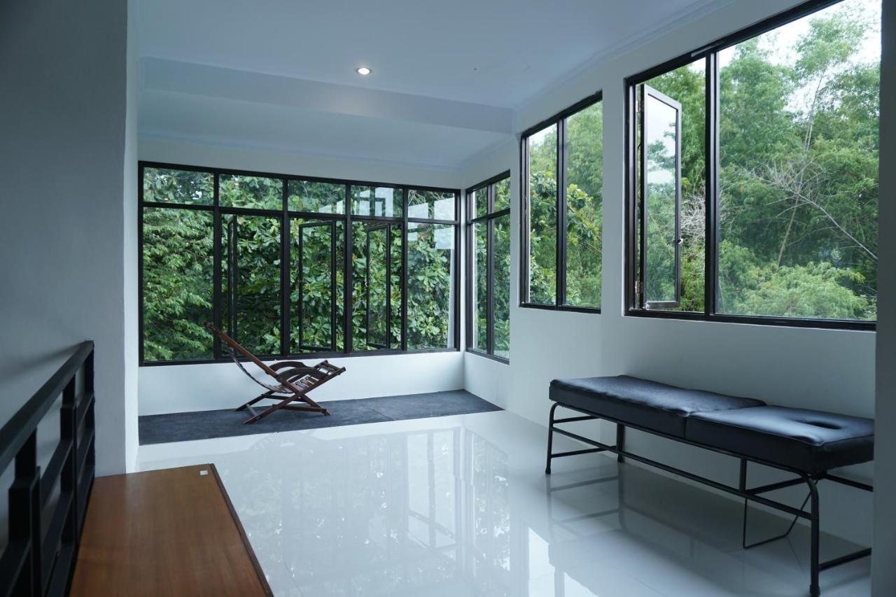 Sayana Homestay Sleman  Zewnętrze zdjęcie